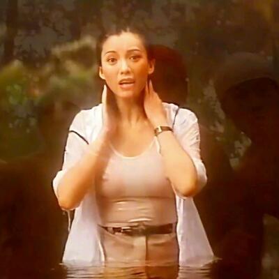 一个女人在荒野被好多人欺负的电影名场面