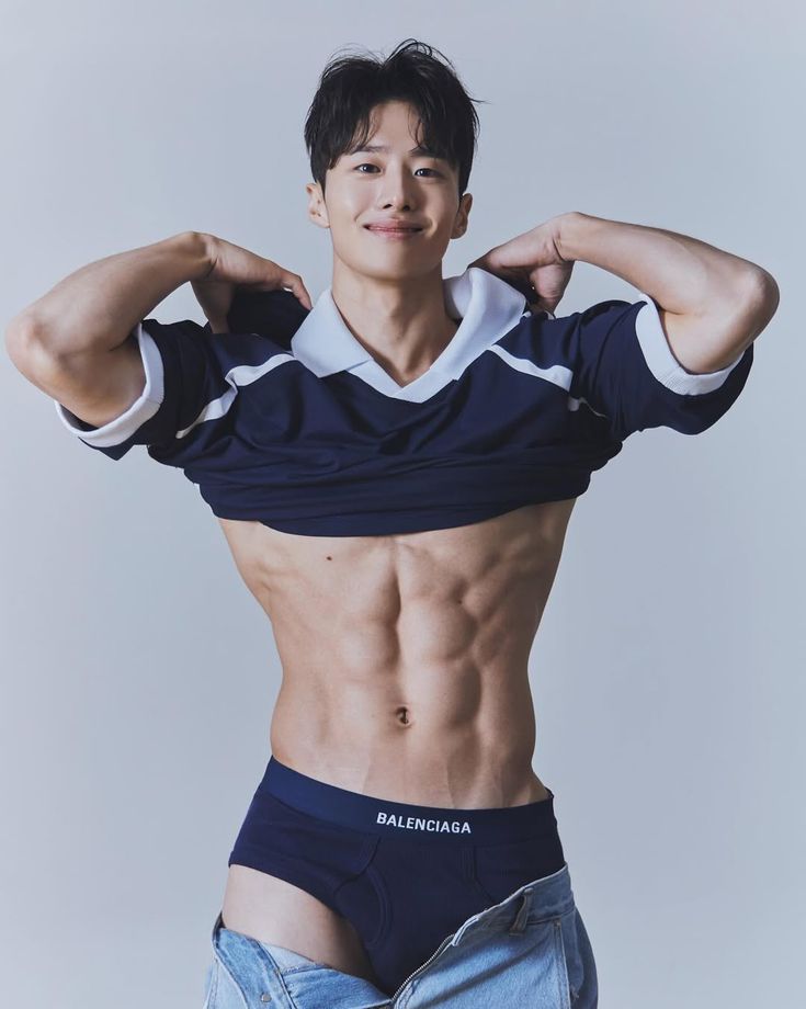 小奶狗男模秀出腹肌裤子一直往下拉图片_2