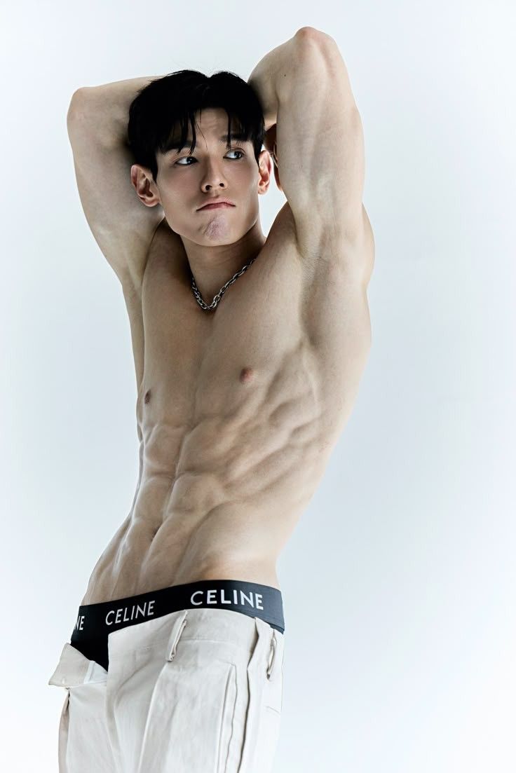 小奶狗男模秀出腹肌裤子一直往下拉图片_4