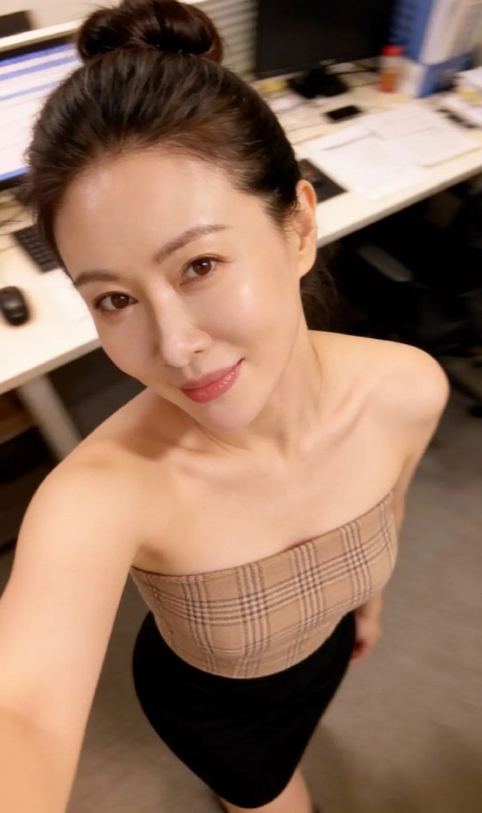 老a6极品老阿姨怼脸自拍照又老又年轻_1