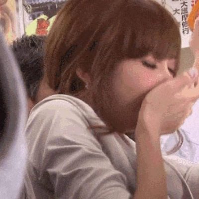 女子忘记穿内裤挤公交 gif 动态图,我故意没有穿内裤坐公车让人吊