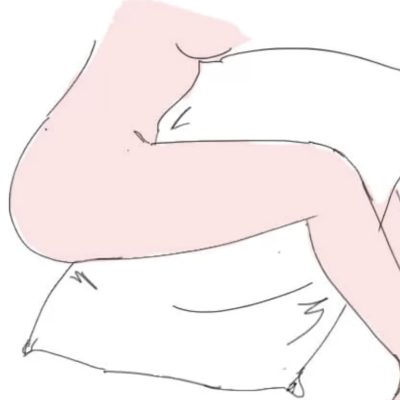 女生取悦自己用腿夹枕头图片演示，女生磨枕头最佳姿势图片