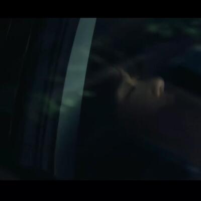 两个人在车上扑克牌,对车有影响没？