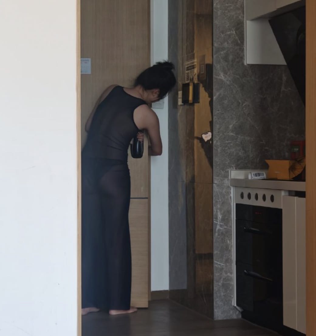 女生穿的很少取外卖,美女忘穿内衣取外卖图片_2