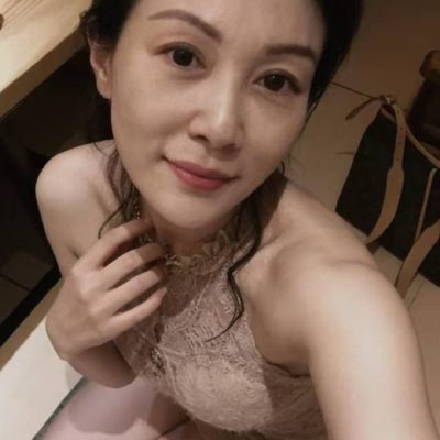 老a6极品老阿姨怼脸自拍照又老又年轻