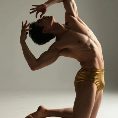 职业的内衣模特帅哥腹肌只穿三角裤头裆部凸凸图片