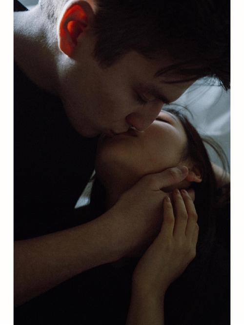 各种影视剧中接吻的最销魂图片100张中精选的_2