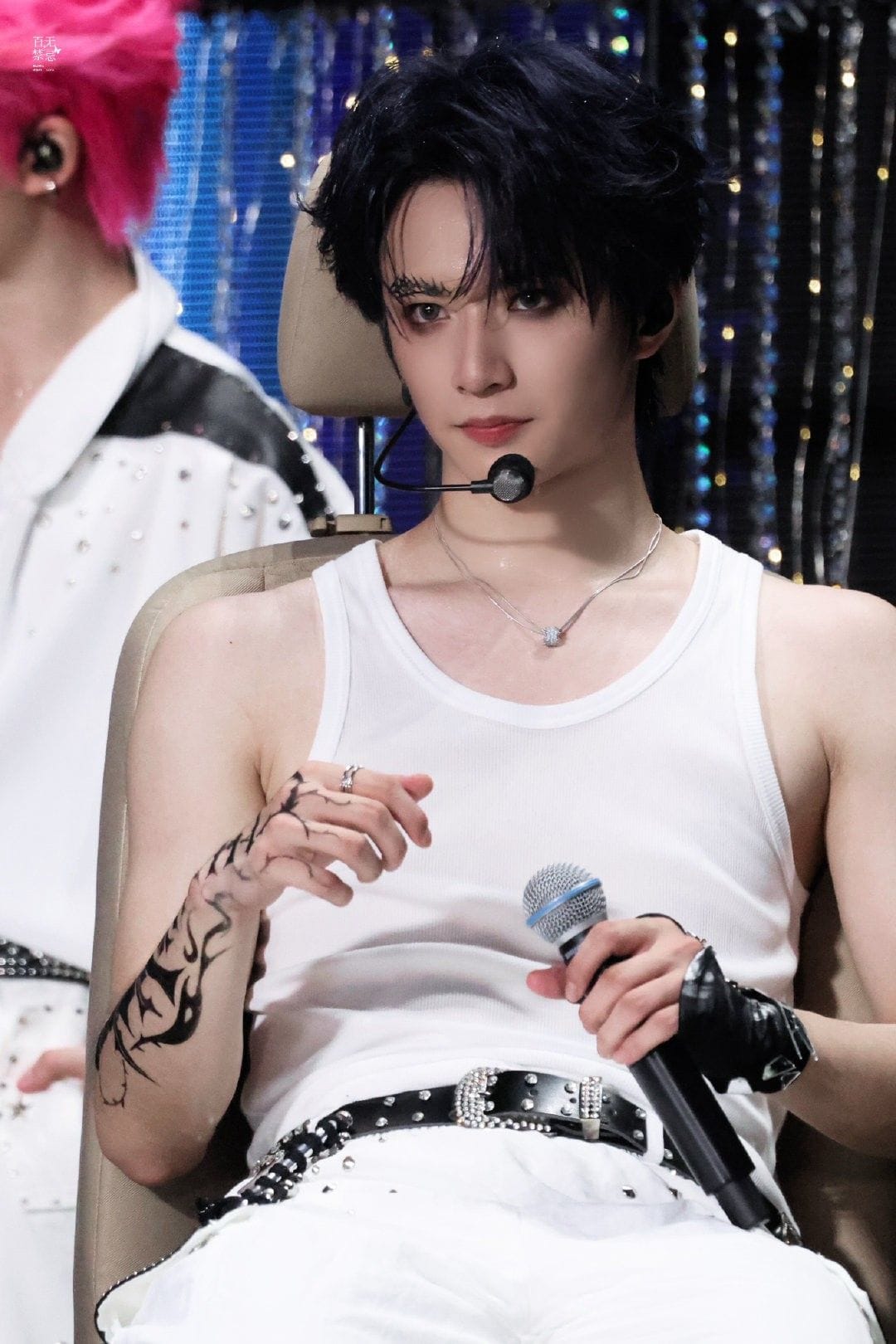 刘耀文穿裤子的帅气照片,刘耀文裆部裤子大鼓包图片_4