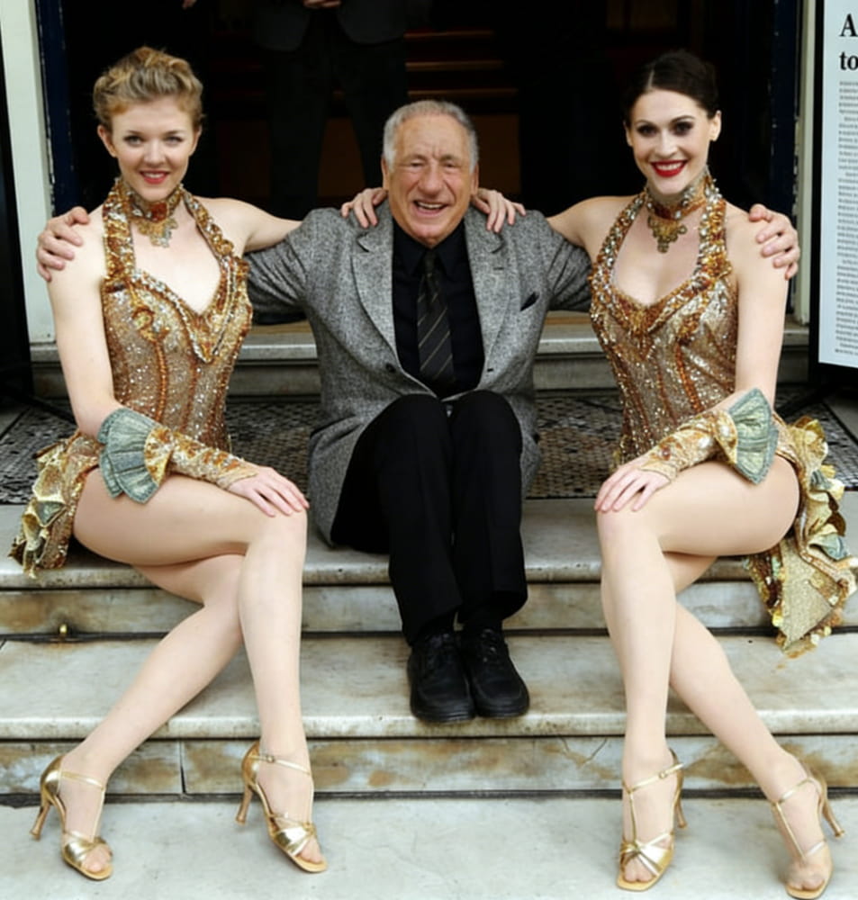 伦巴校花和校长的合影,两个校花被校长双伦H_1