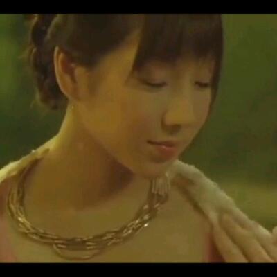 《金瓶梅词话》第27回潘金莲倒挂葡萄架乳白的玉峰上,有一颗红红的葡