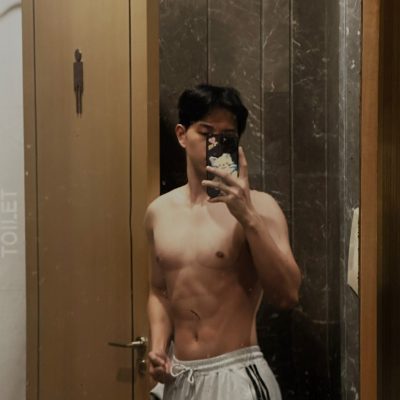 男生什么部位最吸引女性当然是灰裤子男生的裆部！