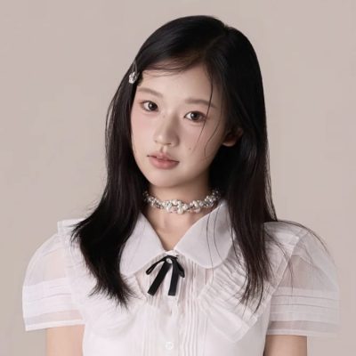 十六岁的姑娘面若桃花美艳水蜜桃图片