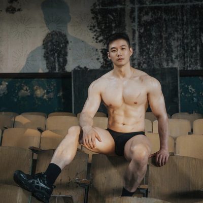 穿着泳裤的男模展示78男生真实格调照片